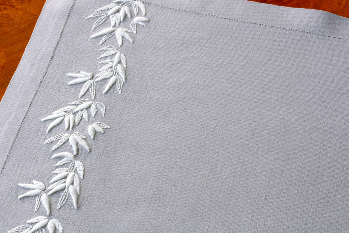 Placemat - Soft grey fabric - Soft grey embroidery