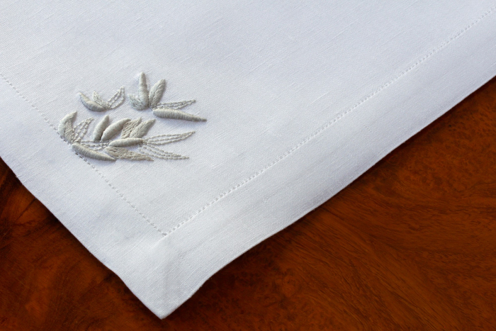 Napkin - White fabric - Soft grey embroidery