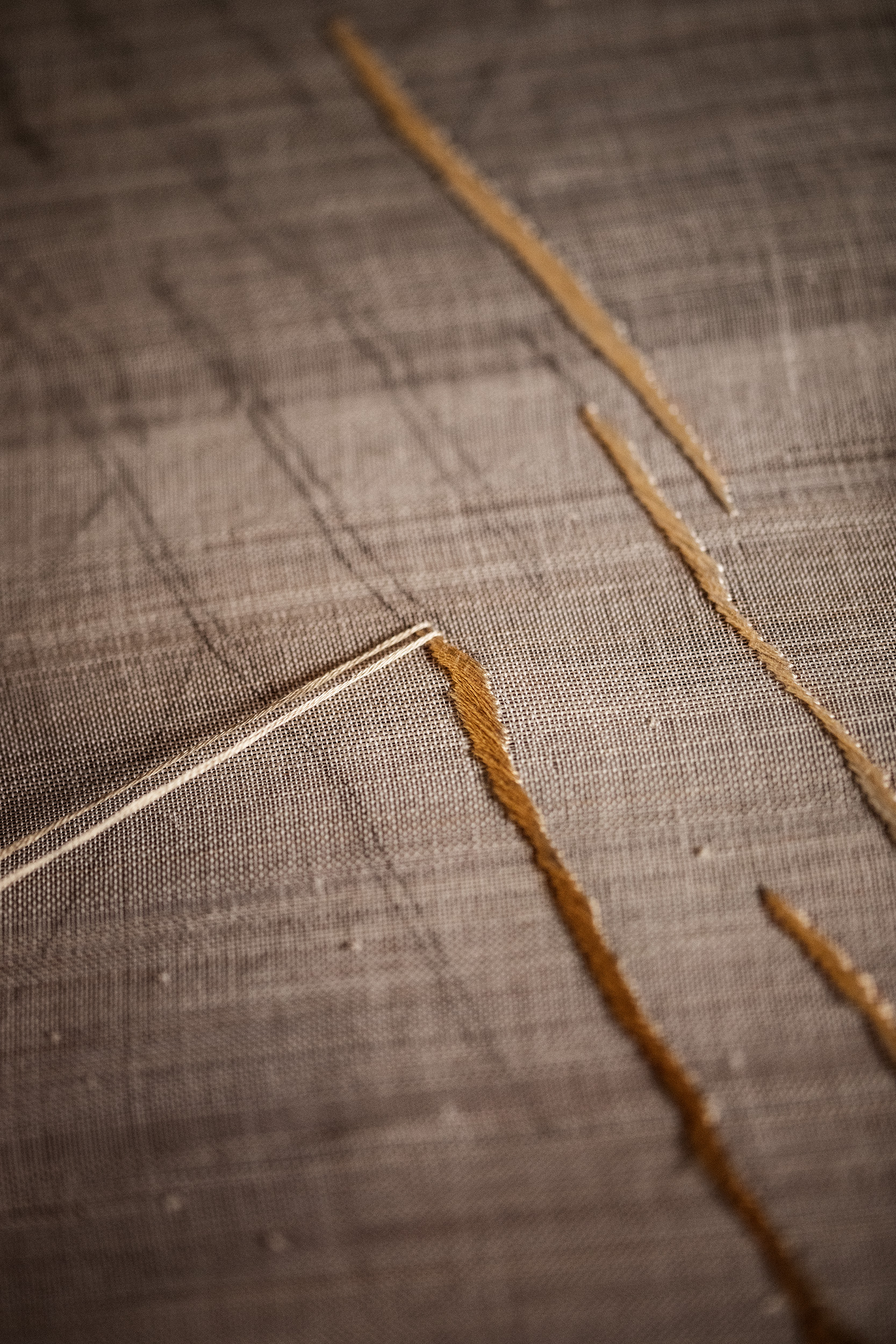 Zoom sur la broderie à l'aiguille Maison Duchénoy